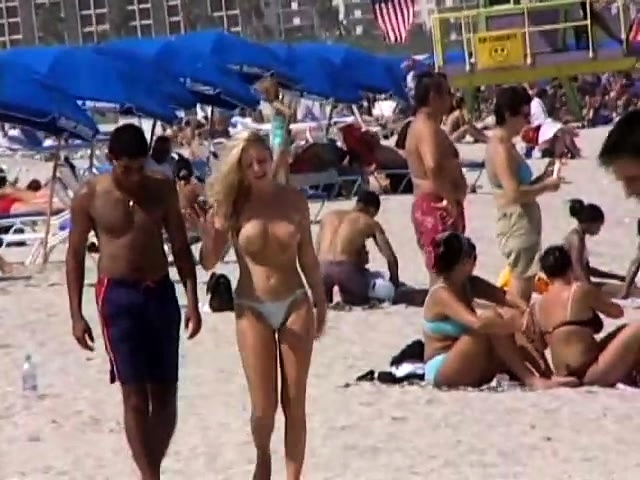 Amateur Couple Enjoys Exhibitionist Public Beach Sex at Nuvid picture