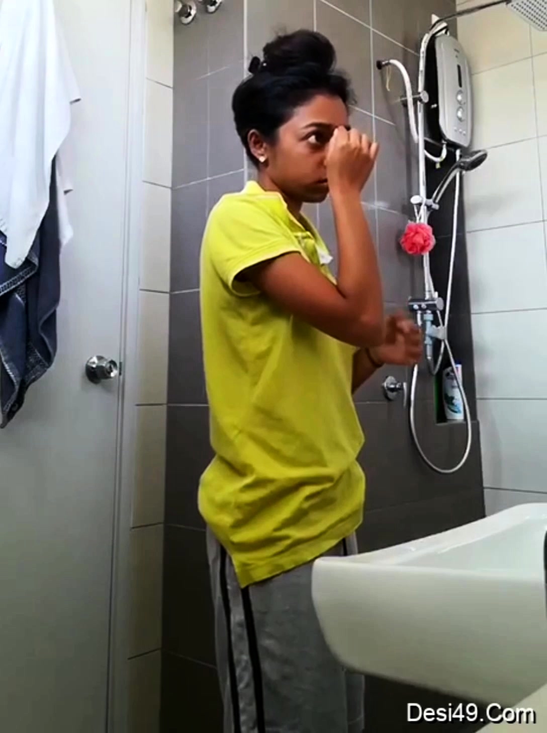 Deevaashine, Malaysian Indian Tamil Teenage Video Leak at Nuvid
